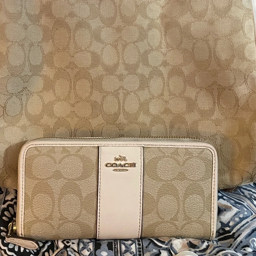 Wallet - Picture 1 of 1